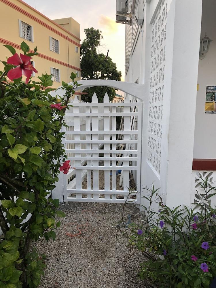 Coningsby Inn Belize City Exteriör bild